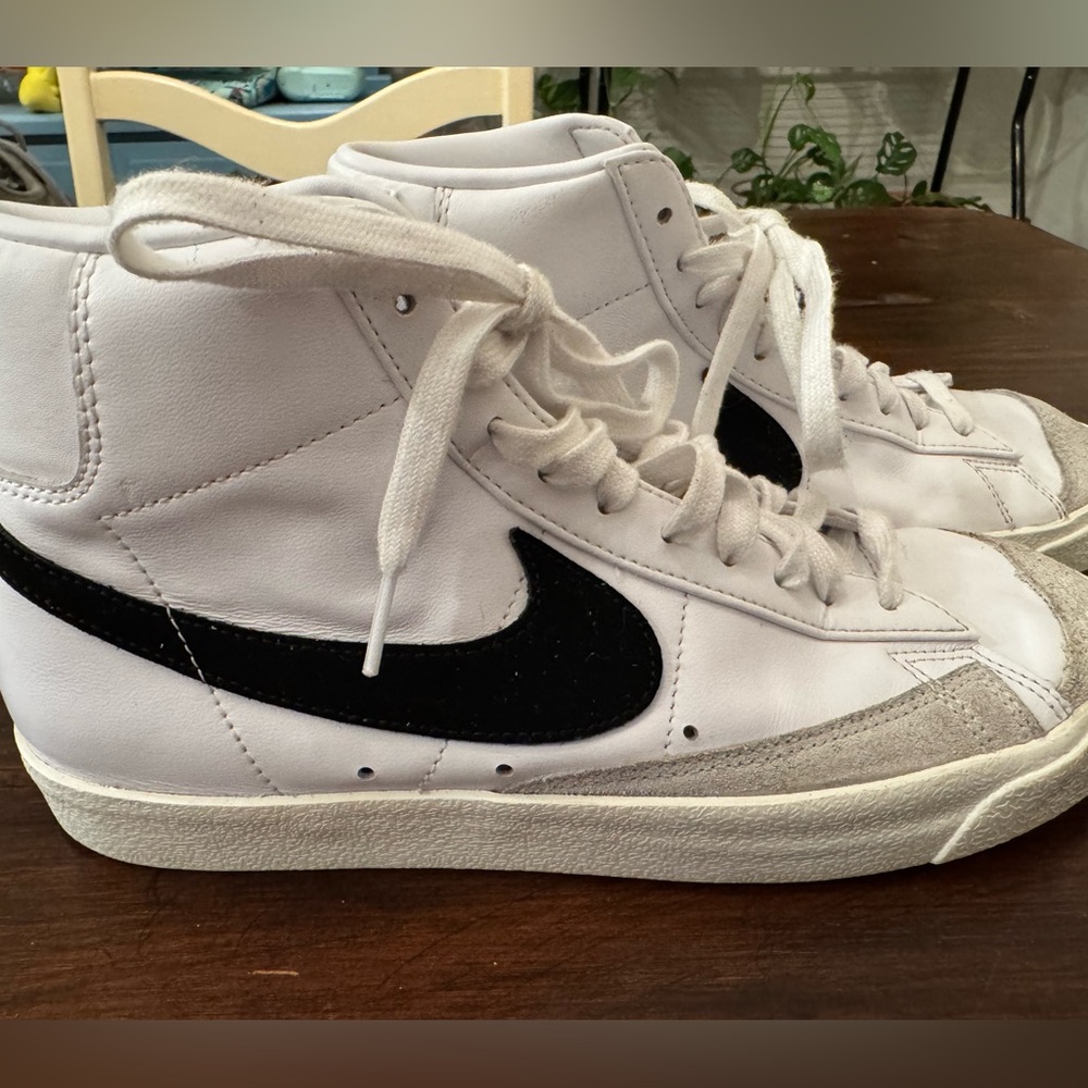 Nike Blazer Mid 77 Sneakers mens Size 8 Black/White